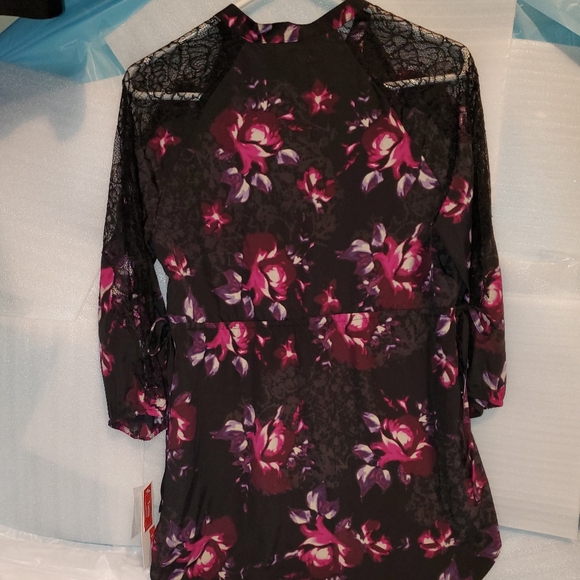 Beautiful blouse! - Picture 6 of 6